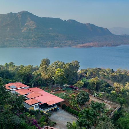Ekam Lake House By Stayvista With Mountain & Lake Views, Outdoor Jacuzzi, Sauna, Modern Amenities & Kitchen Garden 浦那 外观 照片