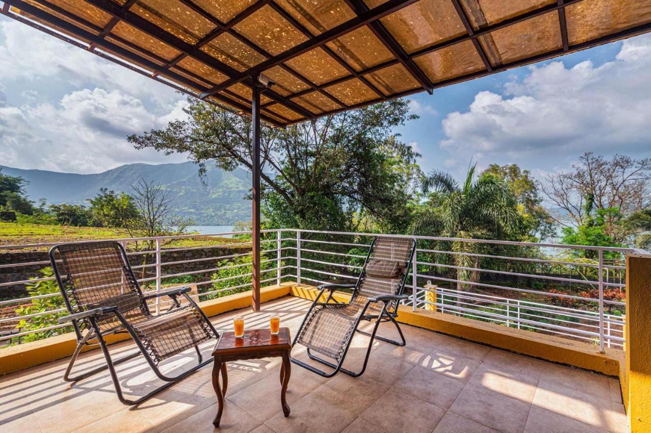 Ekam Lake House By Stayvista With Mountain & Lake Views, Outdoor Jacuzzi, Sauna, Modern Amenities & Kitchen Garden 浦那 外观 照片