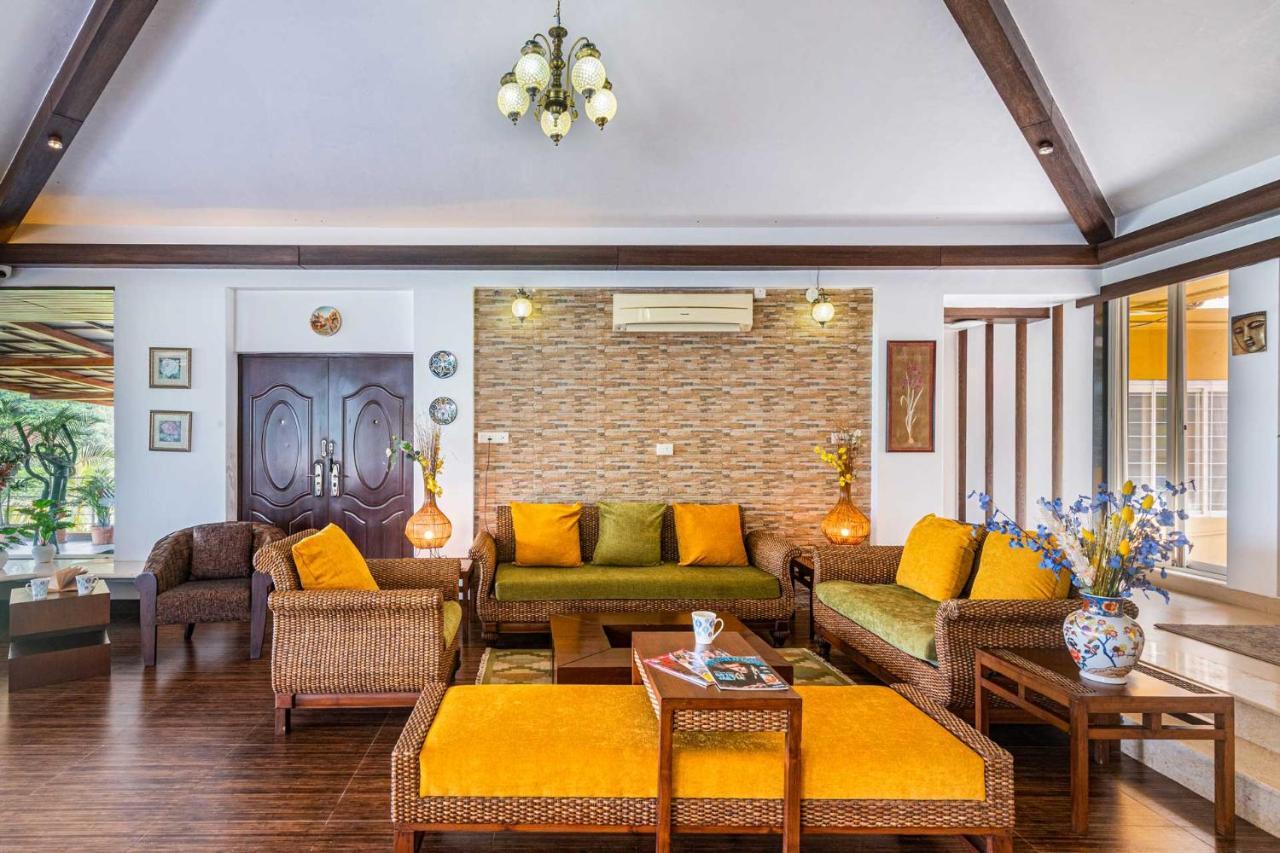Ekam Lake House By Stayvista With Mountain & Lake Views, Outdoor Jacuzzi, Sauna, Modern Amenities & Kitchen Garden 浦那 外观 照片